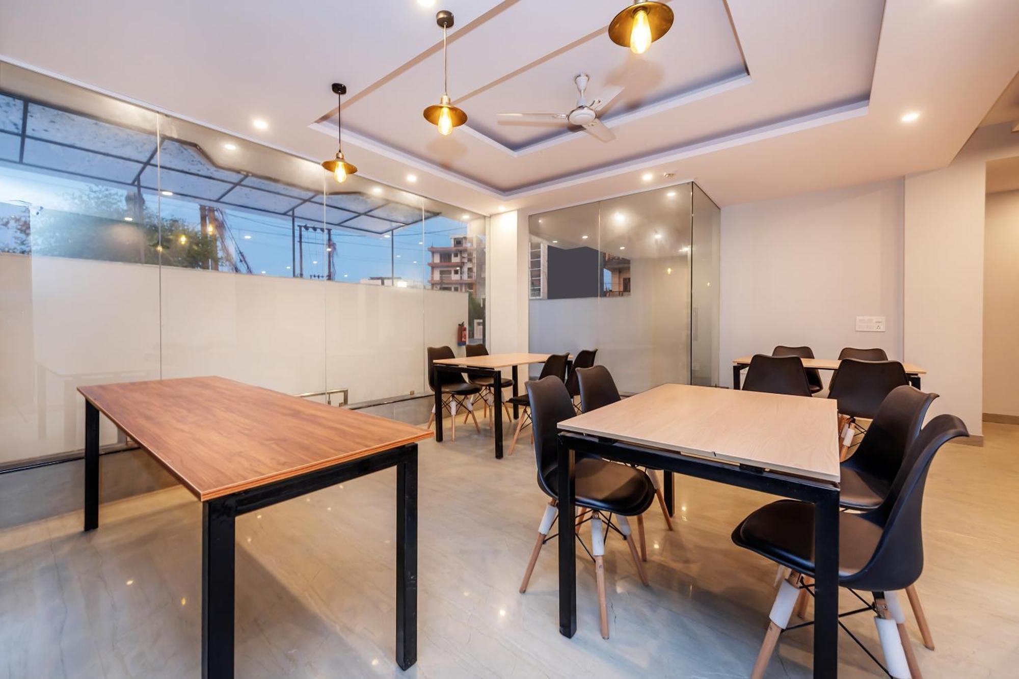 Hotel O Earth Villa Near Bestech Central Square Mall غورغاون المظهر الخارجي الصورة